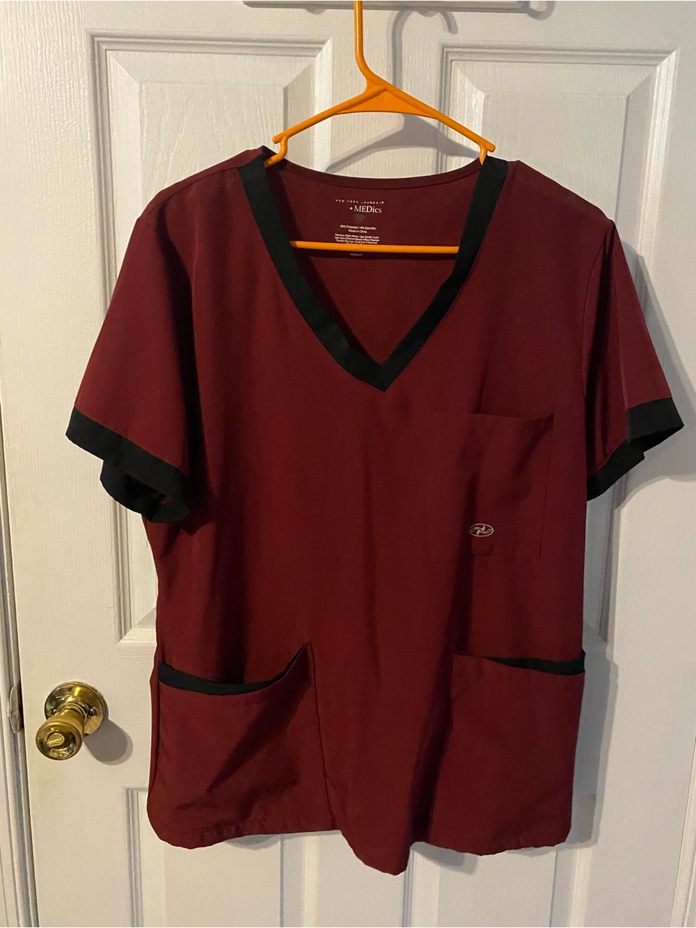 Laundry By Shelli Segal Men's Burgundy V-Neck Scrub Top with Black Trim